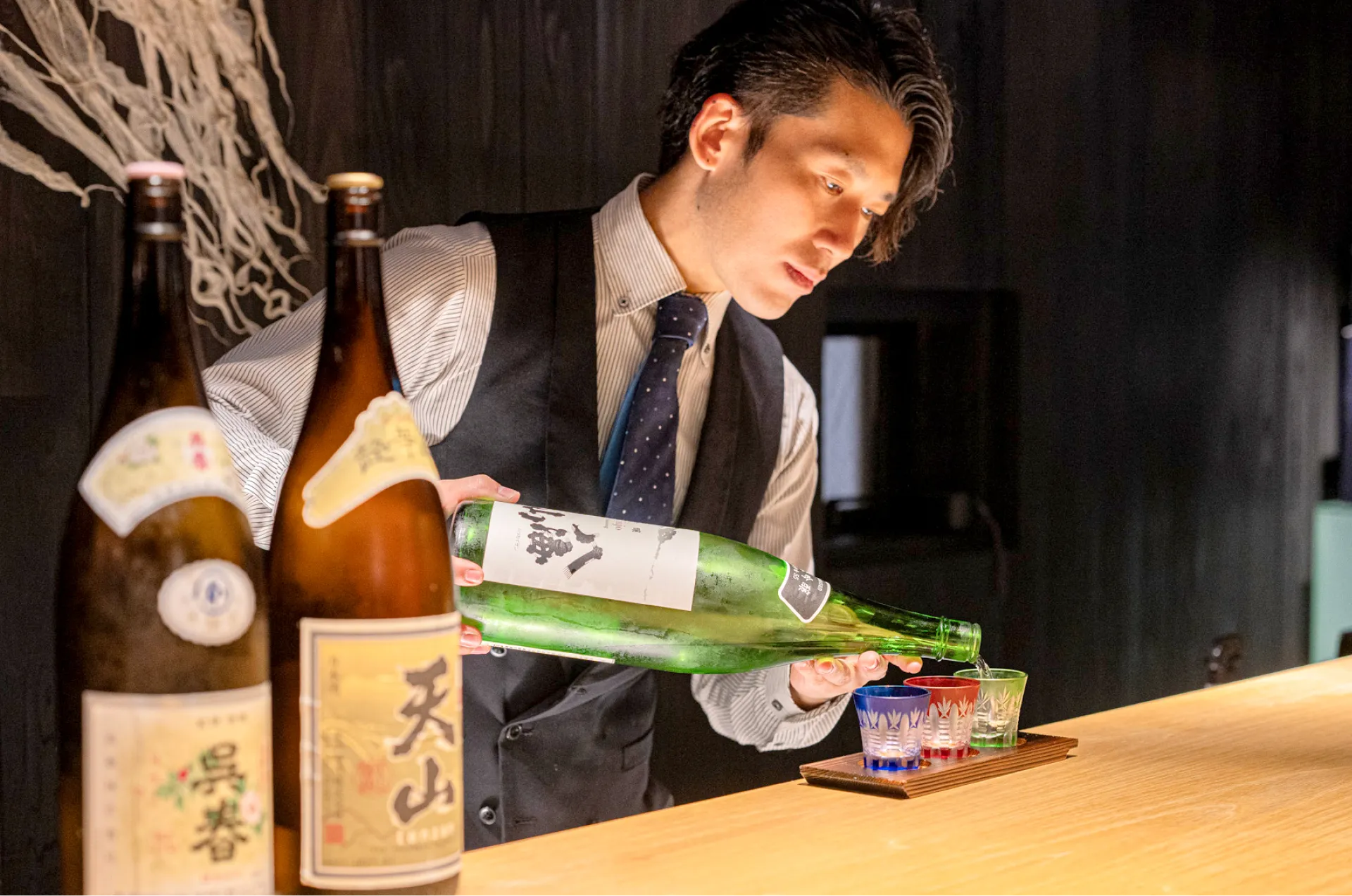 2階の日本酒バー AWA の店内
